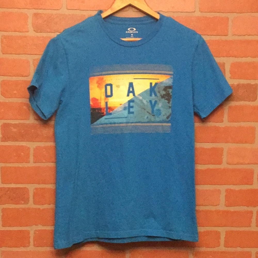 Oakley mens t shirt size S Disruptive by design short sleeve graphic tee